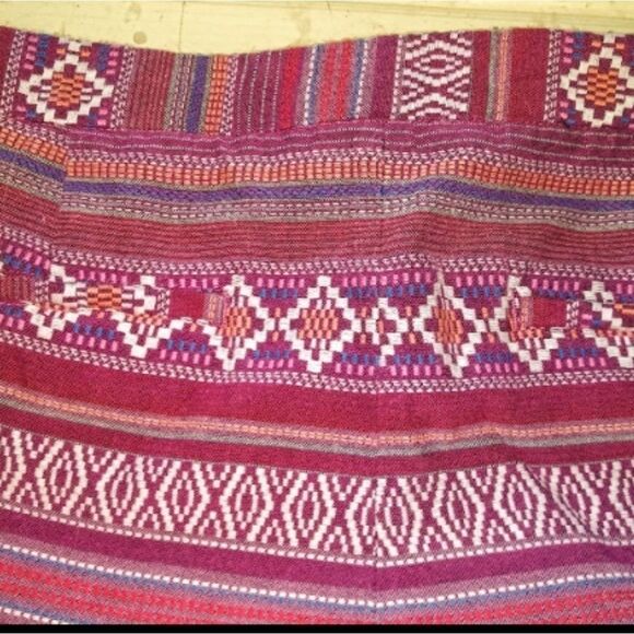 Unleash Your Boho Style with Our Colorful Merona Size 16 Boho Knit Shorts! - Picture 4 of 6